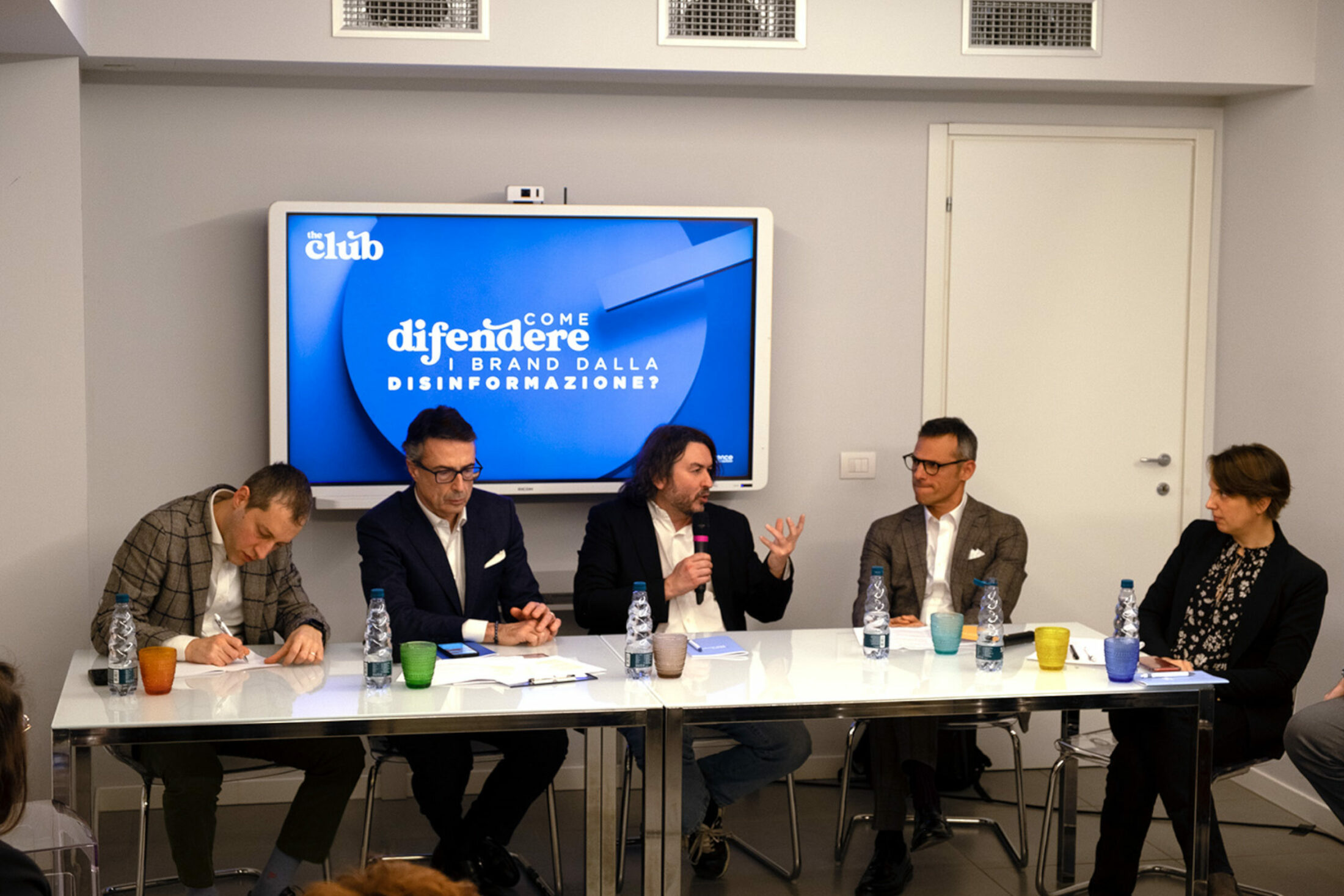 Disinformazione e difesa aziendale: strategie e strumenti per contrastare i rischi amplificati dall’intelligenza artificiale e non solo